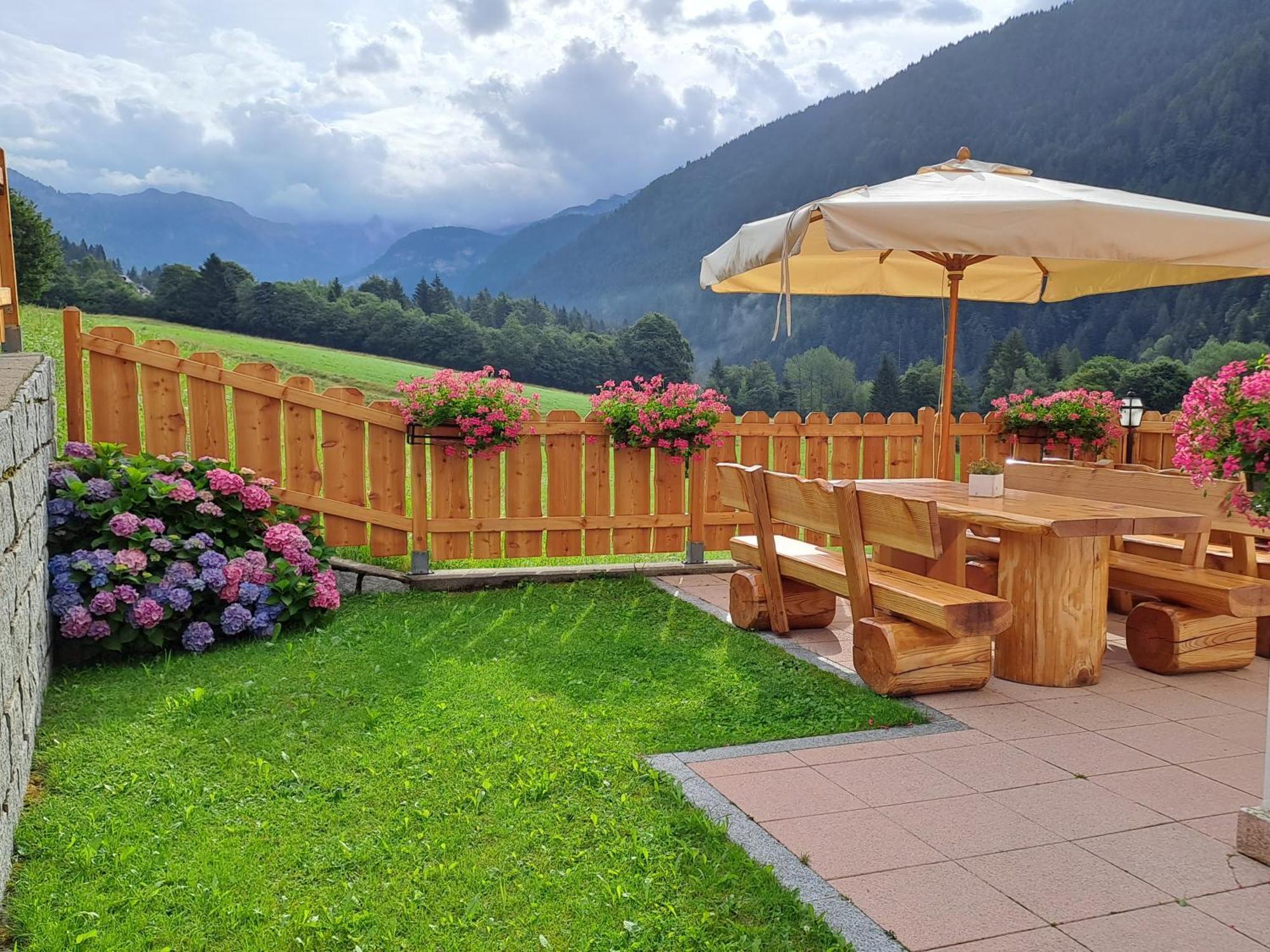 Hotel Garni La Soldanella Мадонна-ди-Кампильо Экстерьер фото