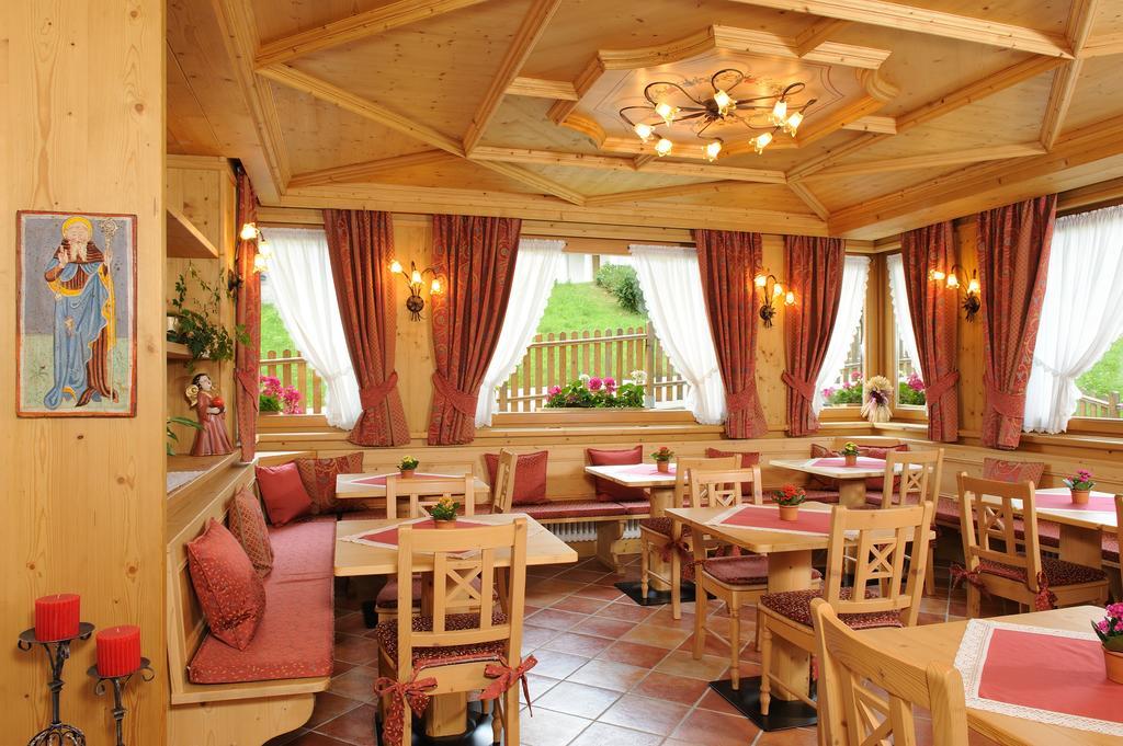 Hotel Garni La Soldanella Мадонна-ди-Кампильо Экстерьер фото