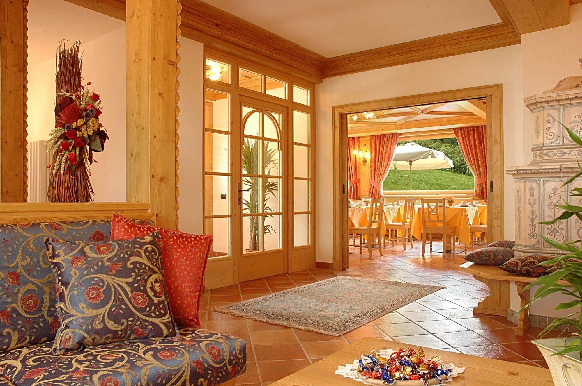 Hotel Garni La Soldanella Мадонна-ди-Кампильо Экстерьер фото