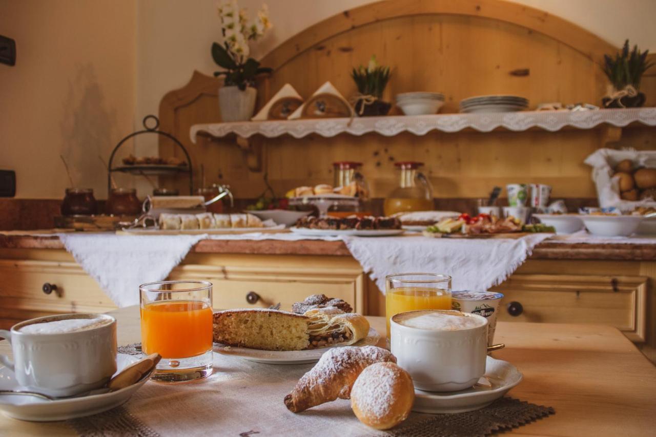 Hotel Garni La Soldanella Мадонна-ди-Кампильо Экстерьер фото