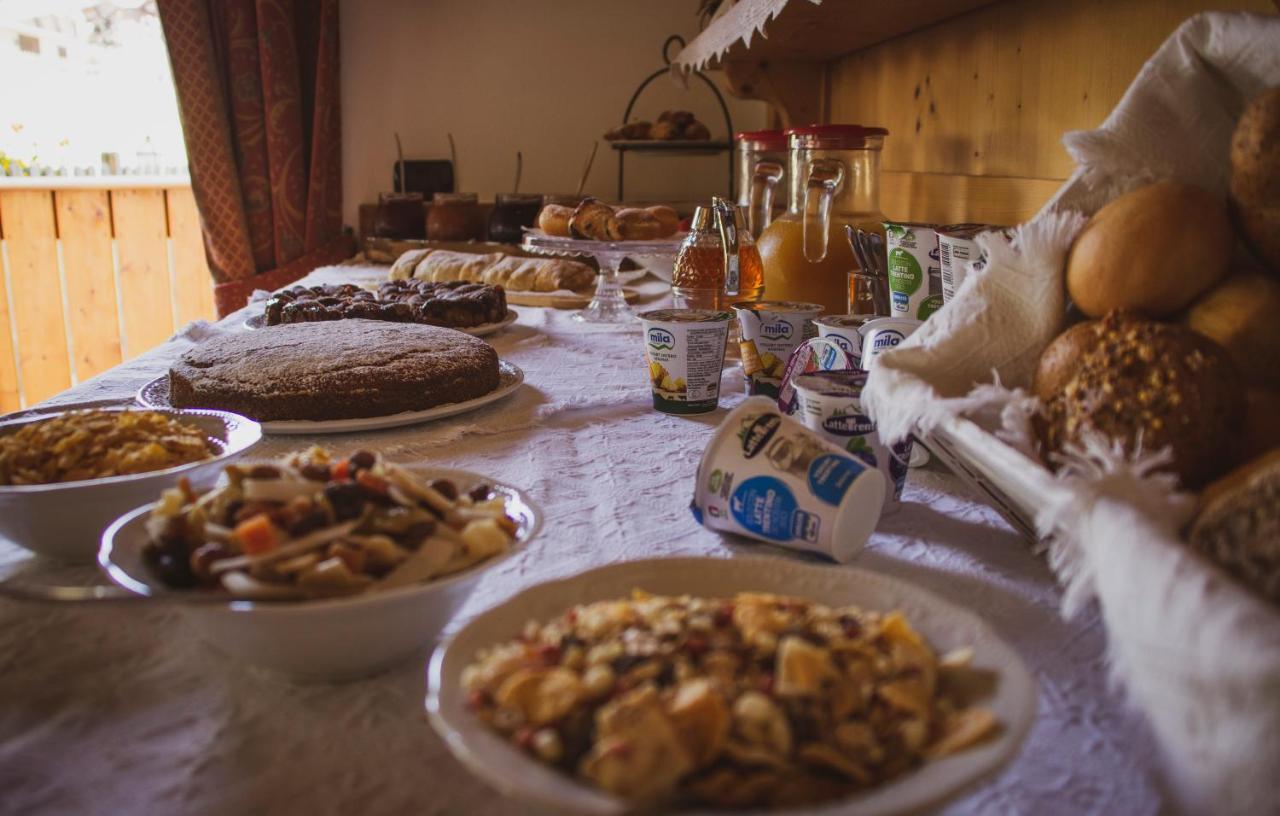 Hotel Garni La Soldanella Мадонна-ди-Кампильо Экстерьер фото